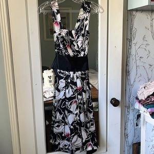 White House Black Market size 0 100% Silk